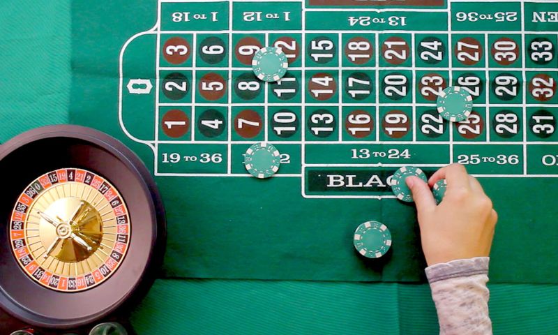 Chơi Roulette Hb88 thông minh khi cược theo người thắng